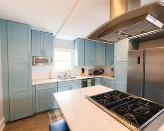 Charming Hyannis 3 Bed 2 Bath - Barnstable - Cuisine