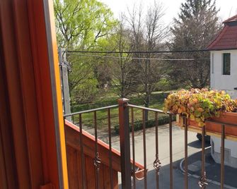 Vadászkürt Panzió és Étterem - Ödenburg - Balkon