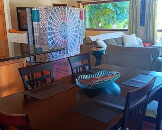 North Shore Getaway w/ Ocean Views steps to Beaches and Surf - Haleiwa - Salle à manger
