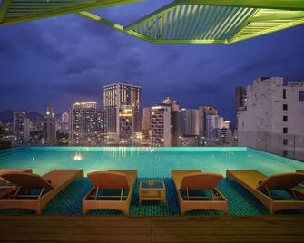 Seaesta Nha Trang Hotel - נה טראנג - בריכה