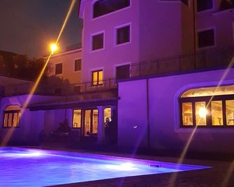 Le Tre Rose - Bono - Piscina