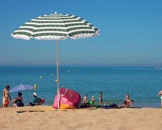 Hotel Des Falaises - Deauville - Plage