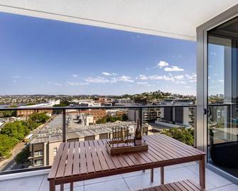 Amazing cityview Glamourous 2BR Apt w parkpool - Brisbane - Balcony