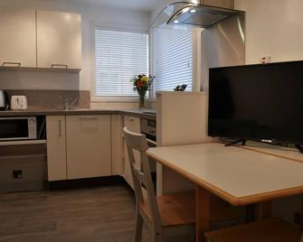 Cosy, Modern Ground Floor Flat In Central Kirkwall - Kirkwall - Kitchen