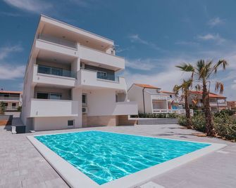 Apartments Pool Villa Aldura - Novalja