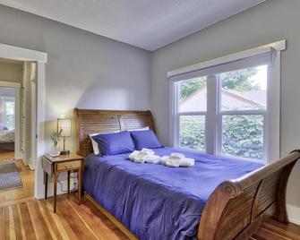 5bdrm Craftsman with a hot tub and BBQ in a wonderful neighborhood - Olympia - Bedroom