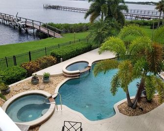 Big House on the Myakka Sleeps 12, Heated PoolSpa - Port Charlotte - Schlafzimmer