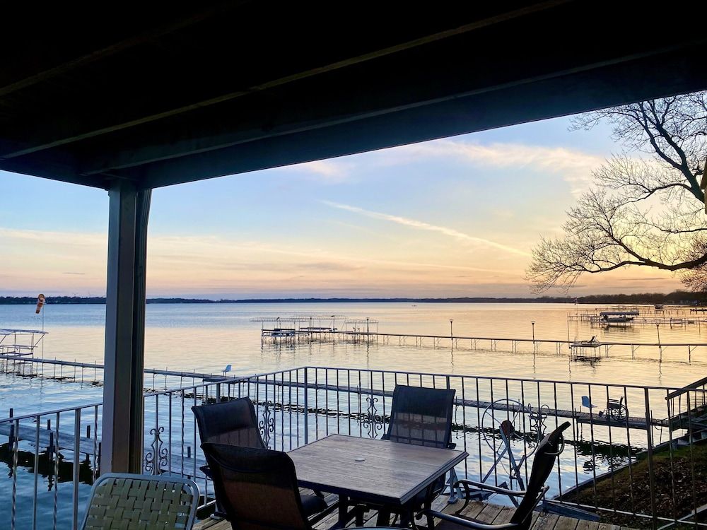 Lake Condo- Right on the Water with a Dock! Bring a boat or rent a boat! - Clear Lake - Balkon