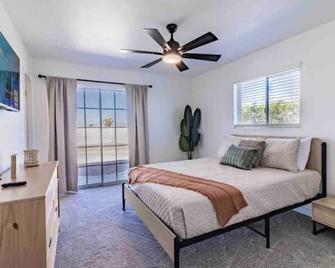 Peaceful Desert Villa w/Lake View & Spa - Lake Havasu City - Bedroom