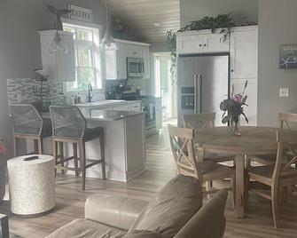 Cute cottage close to short sands beach - York Beach