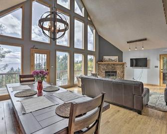 Hot Tub and Mountain Views Conifer Cabin! - Conifer - Dining room
