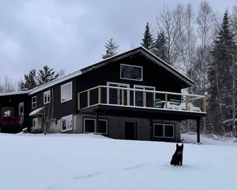 Scenic Green Mountain Cabin Retreat near Hiking, Skiing, and Recreation Trails - Brandon - Bâtiment