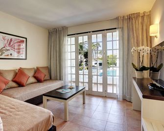 Grupotel Club Menorca - Ciutadella - Oturma odası