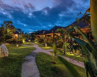 Royal Retreat Villa's Lembongan - Nusa Penida - Outdoors view