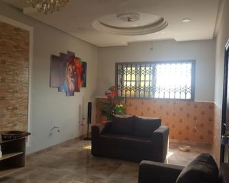 Raycona - Kasoa - Living room