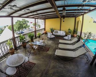 The Colonial Guest House - Sao Filipe - Balcón