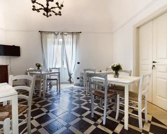 Casa Ciomod - Modica - Matsal