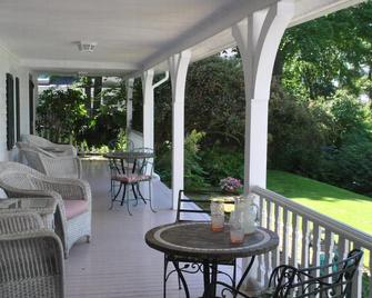 Stone Throw Cottage - Bar Harbor - Patio