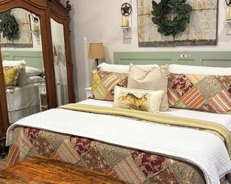 Bungalow Oaks - Steps from Historical Main Street - Salado - Slaapkamer