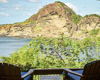 Aqua Oceanfront Hotel Resort - El Gigante - Balcón