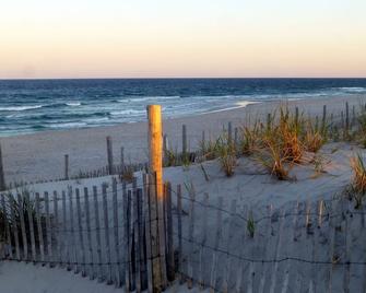 LBI Beach House, 4th from ocean, 3 bedrooms - Long Beach - Beach