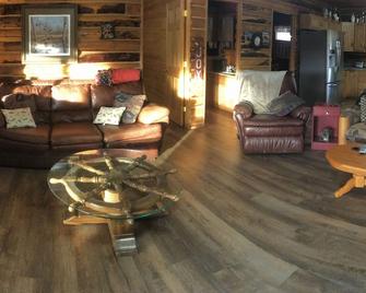 Riverside Cabin W/ Hot Tub Near Fly Fishing And Hot Springs - Thermopolis - Living room