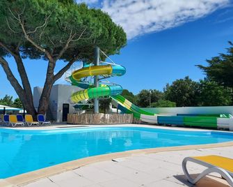 Camping Domaine Des Salins - Saint-Hilaire-de-Riez - Piscine