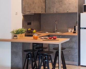 Blue Ark Boho Stay at Acropolis - Atenes - Cuina