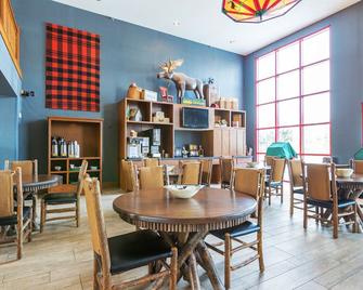 Wildwood Lodge & Suites - Clive - Restaurant
