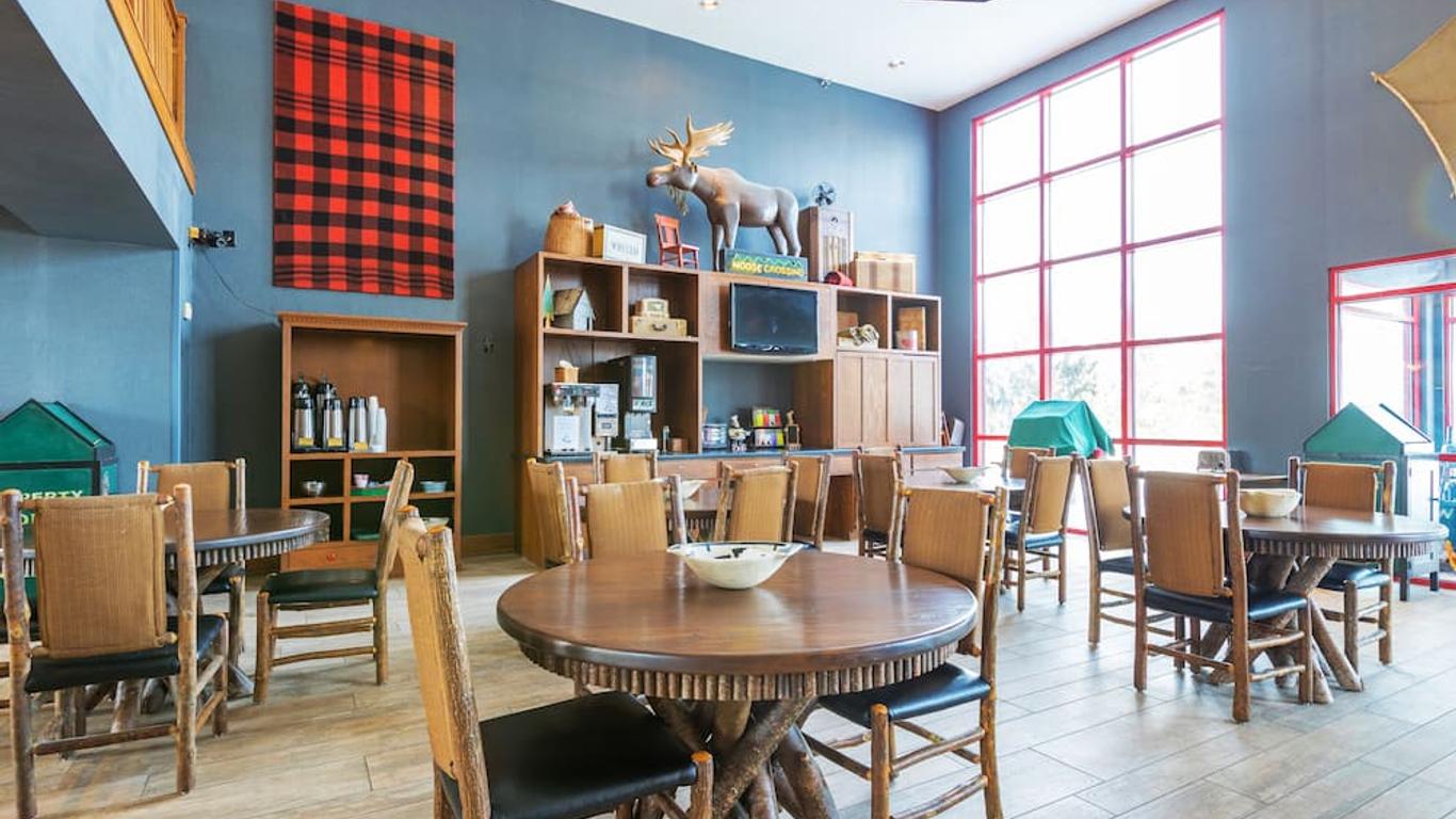 Wildwood Lodge & Suites
