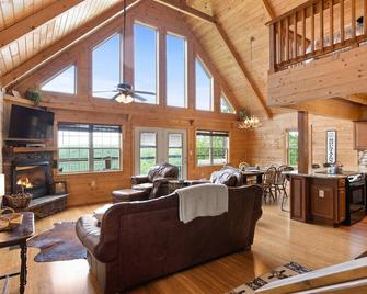 Monteagle Cabin, Views! Hot Tub! - Monteagle - Living room