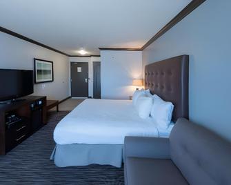 Prestige Treasure Cove Resort - Prince George - Bedroom