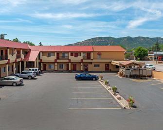 Econo Lodge Inn & Suites Durango - Durango - Bangunan