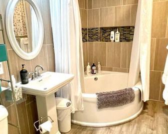 Cutest Cozy Getaway Cottage With Sunset Lakeview - Cadiz