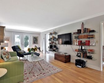 The Hat Makers House - Гвелф - Вітальня