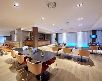 Occidental Praha - פראג - לובי