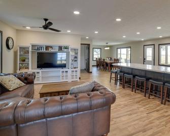 Iowa Family Home with Valley Views and Rooftop Deck - Larchwood - Living room