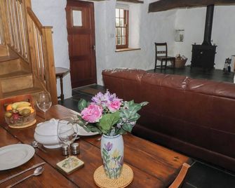 Panteurig Cottage - Goodwick - Dining room