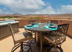 Serene Cliff Dwelling - King Bed, Hot Tub, And Bbq - Virgin - Balcony