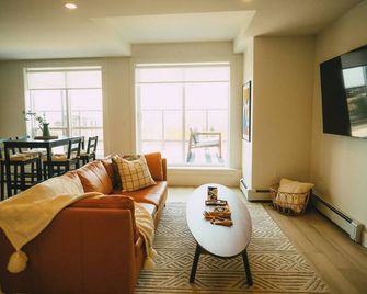 Chic Cozy Retreat - 2br - Stunning North End Views - Halifax - Sala de estar