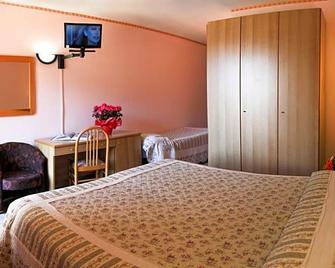 Hotel Les Saisons - Saint Vincent - Bedroom
