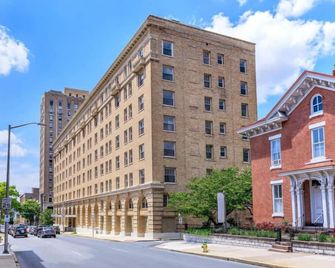 Elegant 2BR apartment with updated kitchen - Reading - Edificio