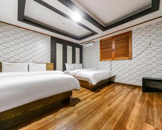 Andong Susan Palace Taehwa Branch - Andong - Bedroom