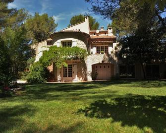 Mas Les Filaos B&B - Carpentras - Edificio