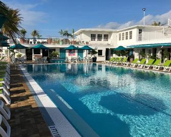 House On 7th St In Key Colony Beach W/Cabana Club - Key Colony Beach - Pool