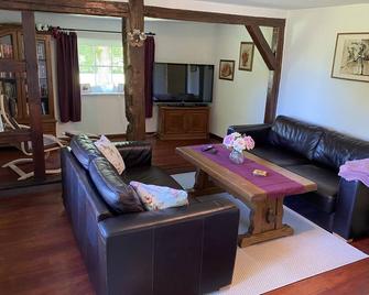 Farmhouse near the Baltic Sea - Grevesmühlen - Wohnzimmer