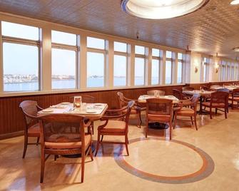 Sail Back in Time! Close to Aquarium of the Pacific and Shoreline Aquatic Park - Long Beach - Restaurant