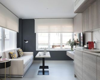 Apartamentos Las Torres - Madrid - Living room