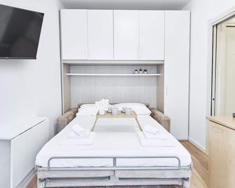 Easylife - Studio a few minutes from Cadorna FS - Milan - Bedroom