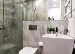 Bruval Premium Apartments - Sé Porto - Porto - Salle de bain